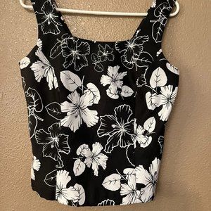 Betsy Lauren, Size 8, Fitted tank with side zipper, Black and White Floral